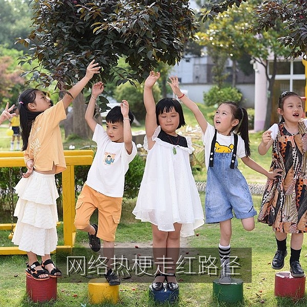 网络新热梗从方言段子到全民接龙的走红路径解读