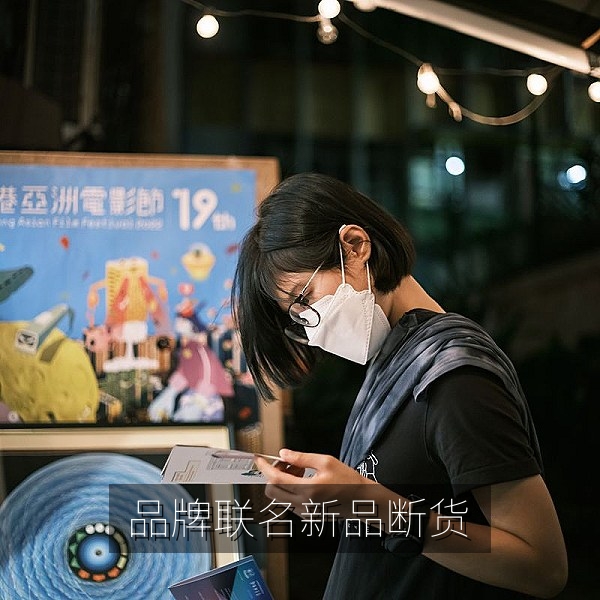 品牌联名新品开售断货与网友晒单反馈的吃瓜话题