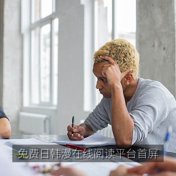 免费日韩漫在线阅读平台首屏插画，展示日漫与韩漫在手机上在线阅读