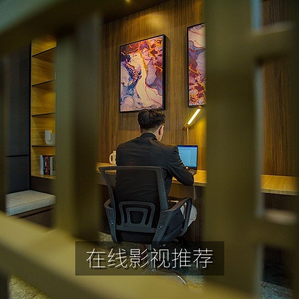 99影视首页展示的在线影视推荐与热门电影电视剧海报墙