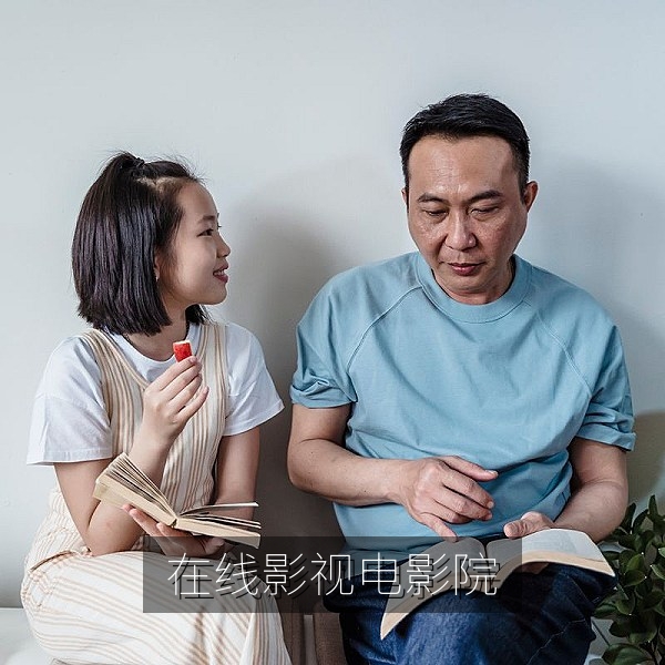 在线影视与高清电影推荐主题的影院氛围背景图