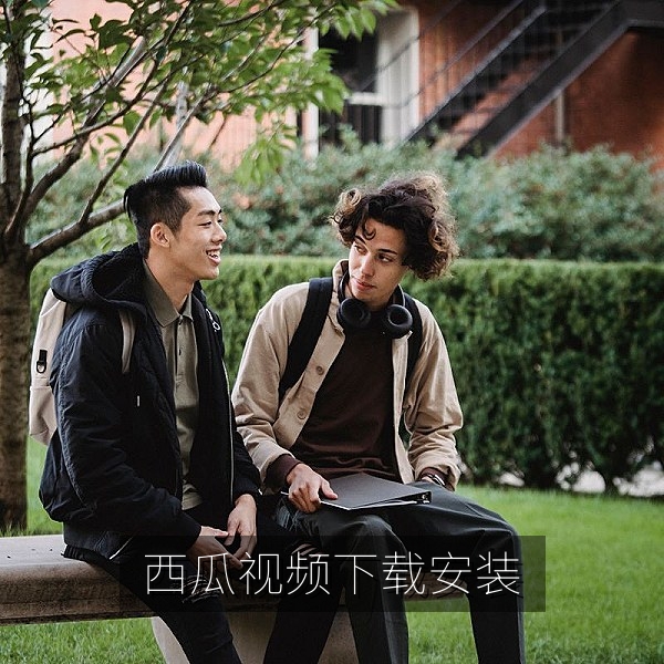 西瓜视频下载安装首页展示图，手机上正在安装西瓜视频最新版