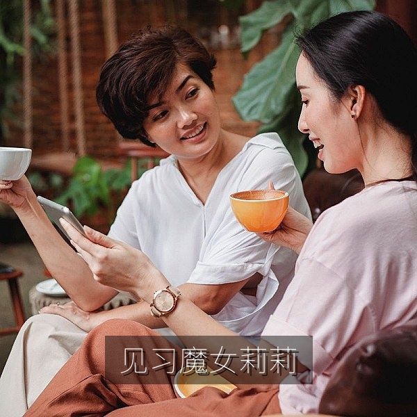 见习魔女莉莉治愈系动漫美女角色微笑立绘
