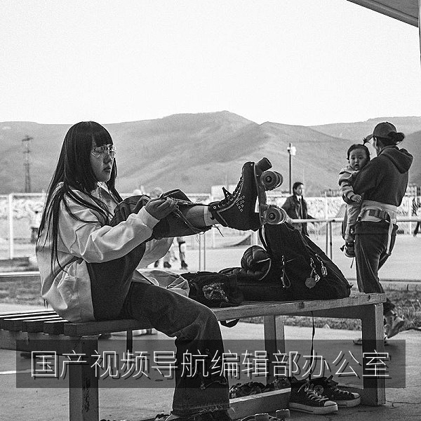 国产视频导航编辑部办公环境，编辑正在整理国产影视片单
