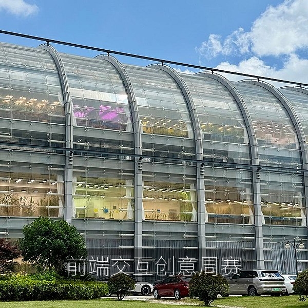 前端交互创意周赛的页面动效作品与代码编辑界面