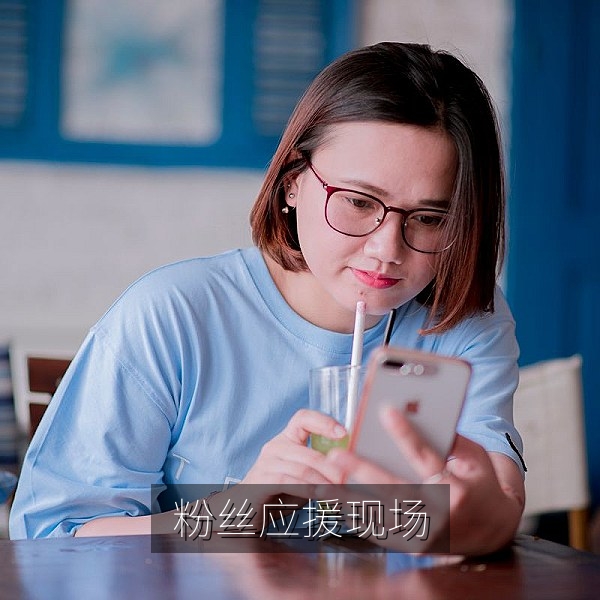 粉丝应援与演唱会现场的娱乐圈动态配图