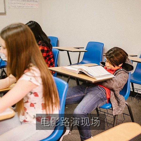 电影路演现场观众提问环节出圈的娱乐八卦观察