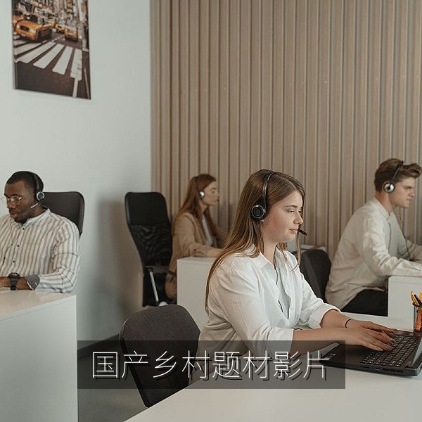 国产精品影视乡村题材影片中梯田与炊烟的远景
