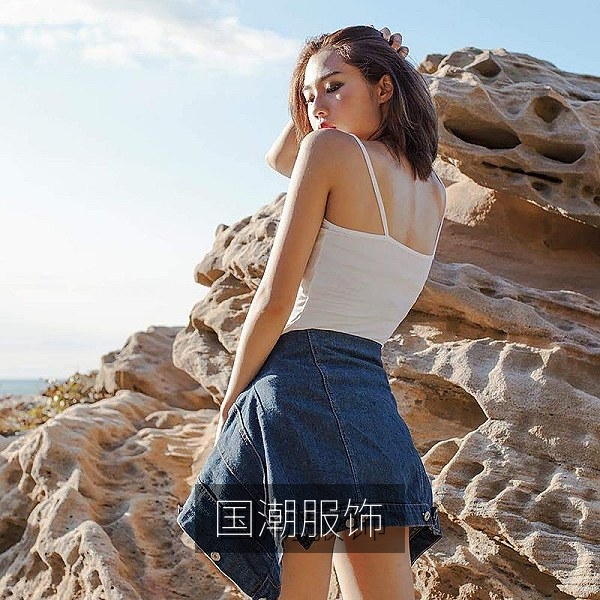 国潮服饰精选：新中式外套与盘扣衬衫搭配