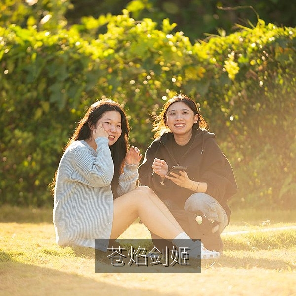 苍焰剑姬热血战斗动漫美女手持长剑的战斗场景