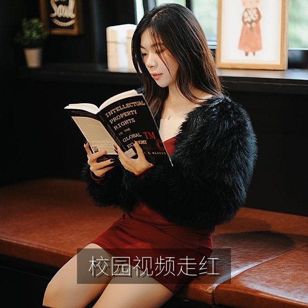 校园短视频意外走红的吃瓜热点话题配图