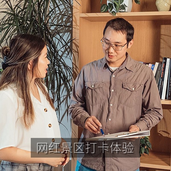 网红景区打卡人群，吃瓜热点关注景区体验两极分化的评论