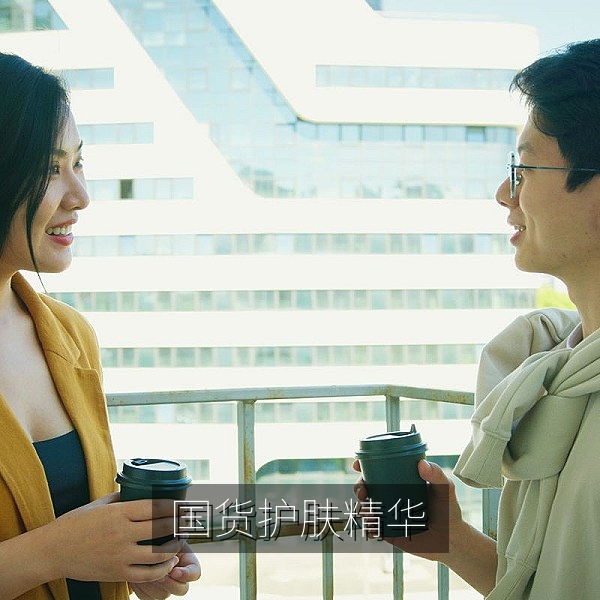 三款国货护肤精华的质地与成分对比