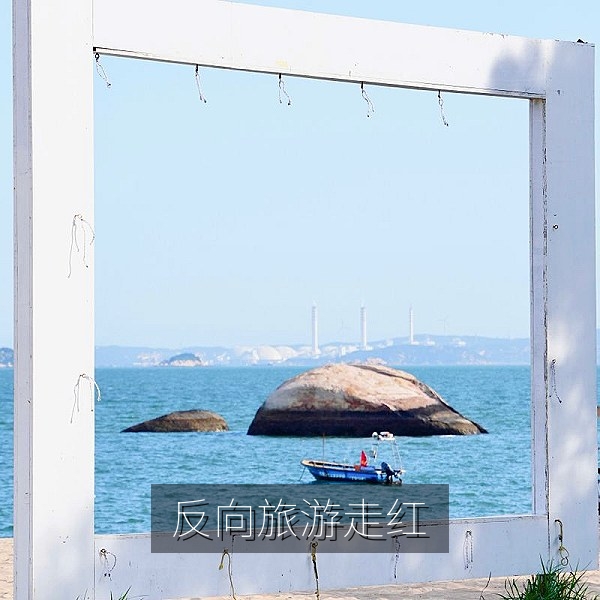 毕业季反向旅游走红：年轻人避开热门景点的出行话题