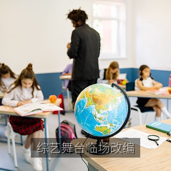 综艺舞台临场改编走红，网友热议的娱乐吃瓜现场