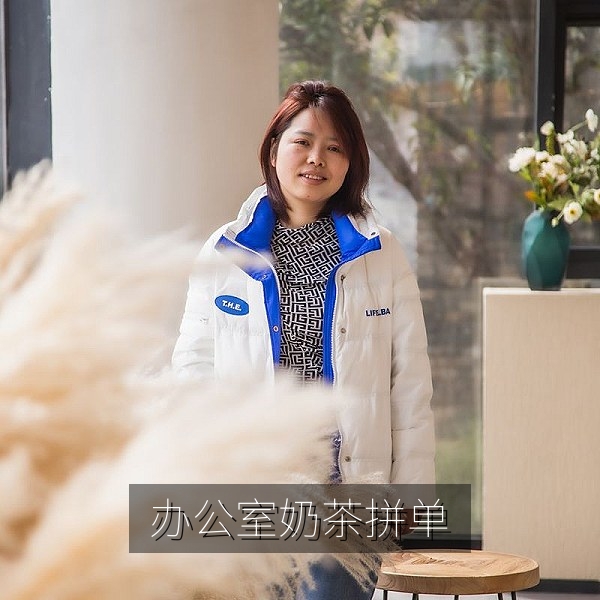 写字楼午休奶茶拼单引发办公室连环反转的职场吃瓜故事