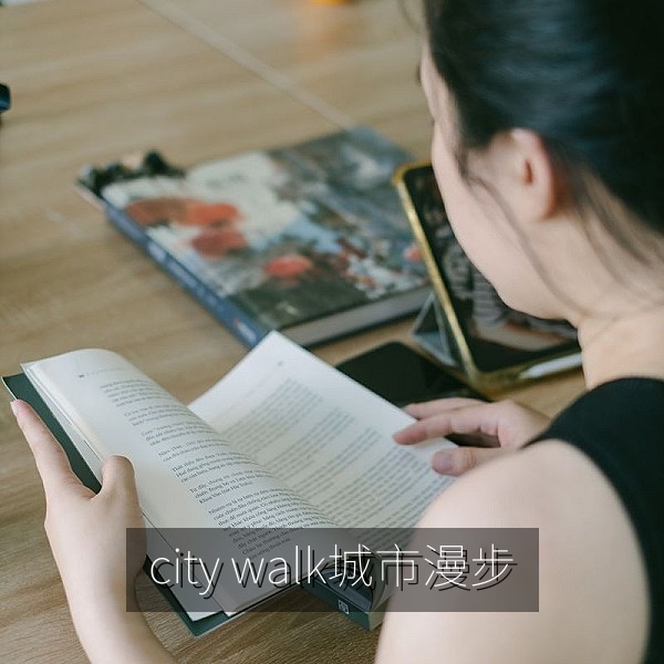 city walk城市漫步成为周末新选择的网络热梗配图