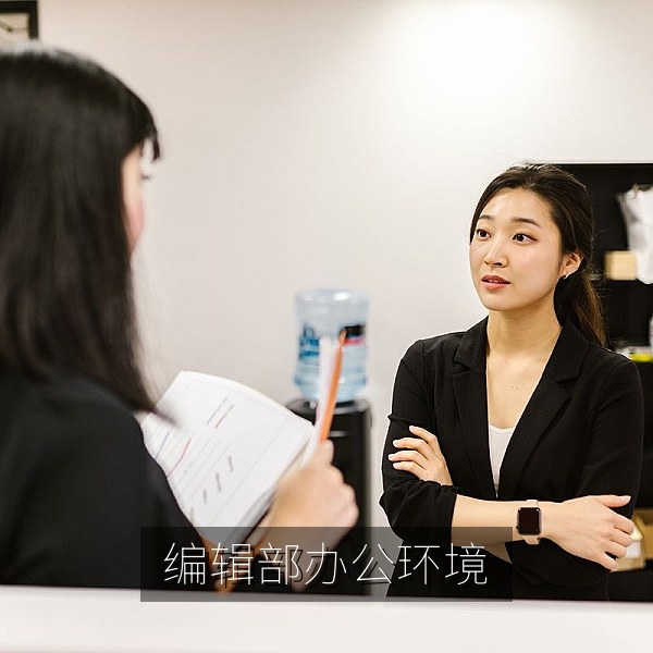 中文字幕在线第一页编辑部办公环境，影视内容整理与字幕资讯编辑