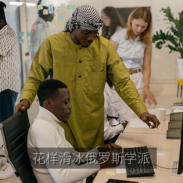 花样滑冰俄罗斯学派训练，运动员完成高难度跳跃