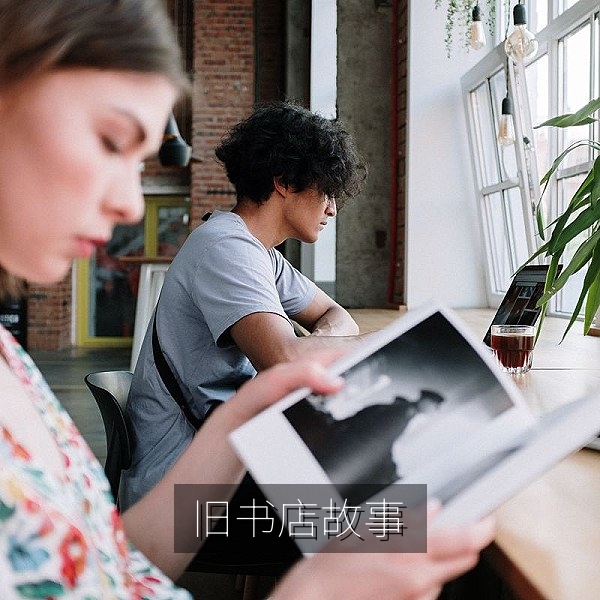 街角旧书店书架与手写标签，每日主题征稿第131期创作者投稿配图