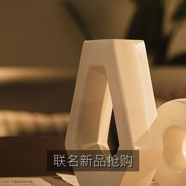 网络热搜事件：联名新品为何总能引发抢购