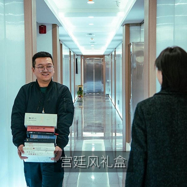 宫廷风文创礼盒推荐：糕点茶叶与香囊组合礼盒