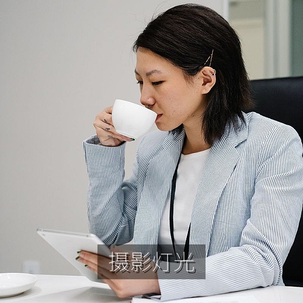 国产影视制作幕后：摄影师布置灯光的拍摄现场