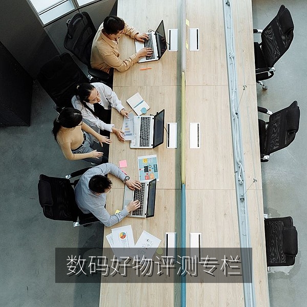 数码好物评测专栏封面展示耳机手机与智能家居使用体验