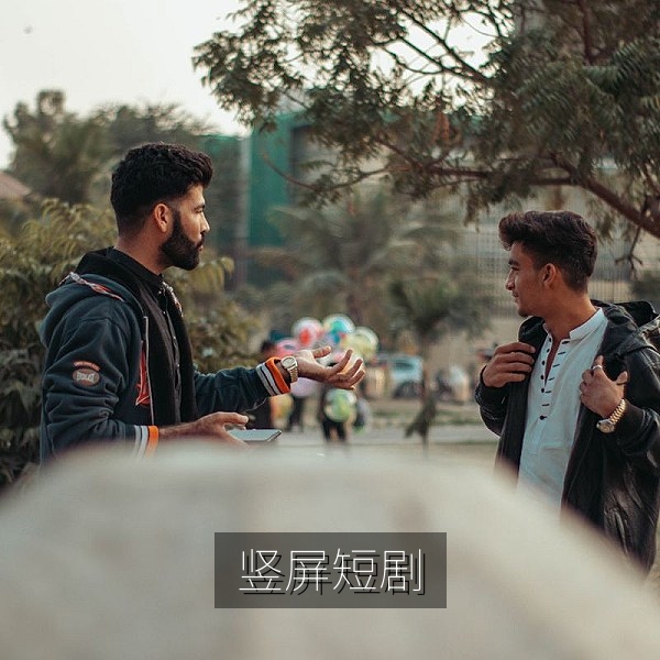 网络短剧《快递站的春天》竖屏拍摄画面